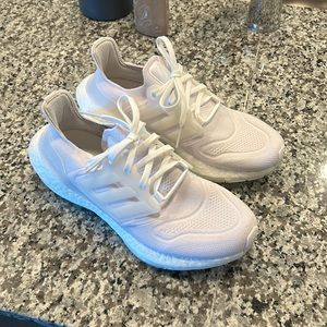 Women’s Adidas Ultraboost 22